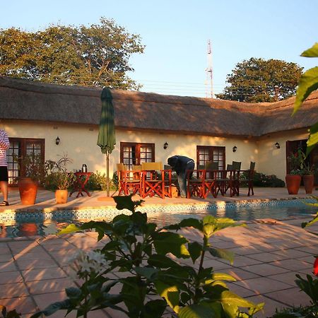 Mandebele Lodge Victoria Falls Extérieur photo