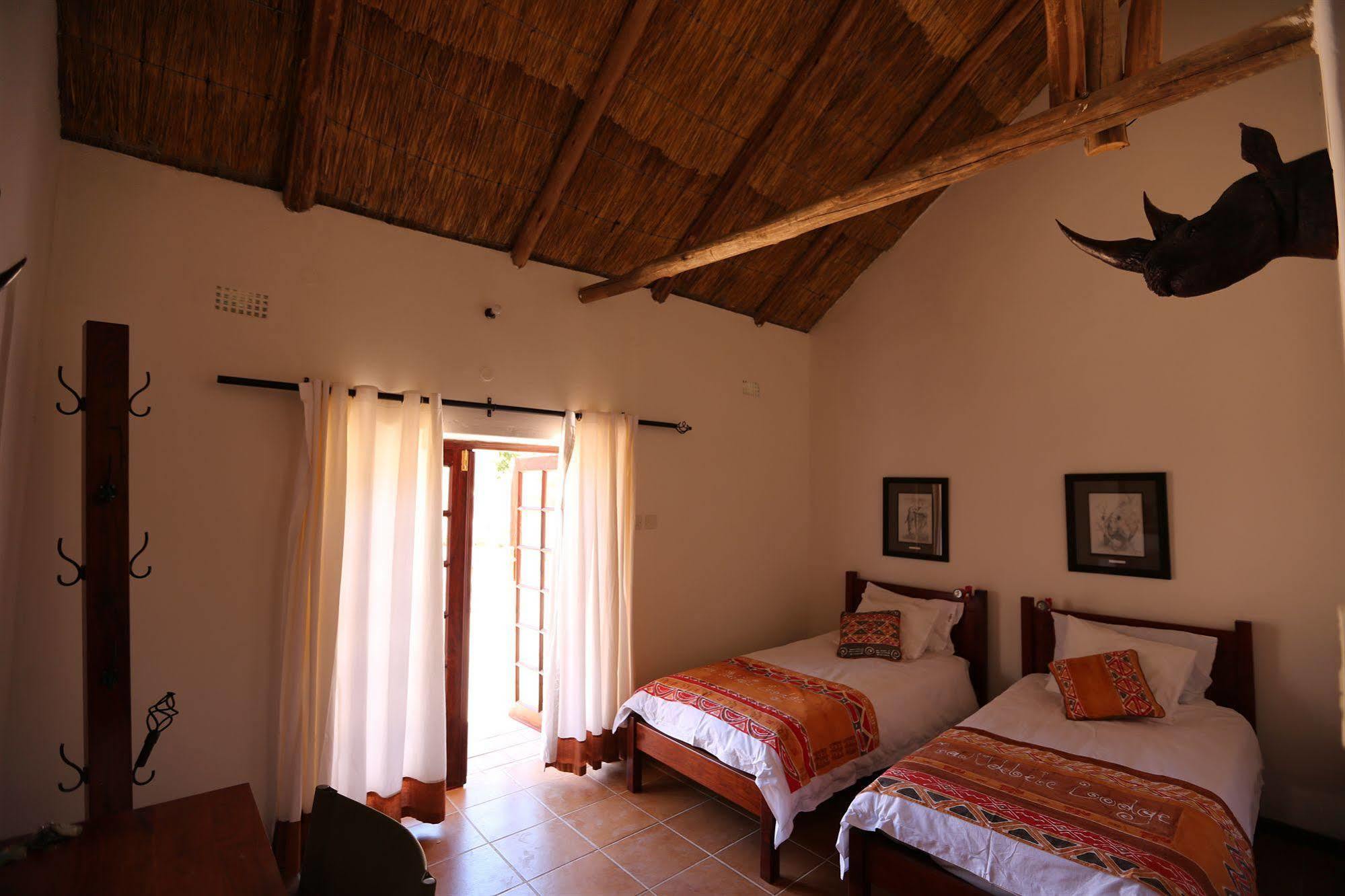 Mandebele Lodge Victoria Falls Extérieur photo